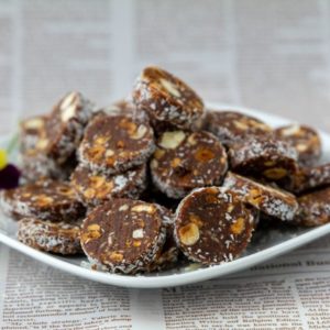 חטיף  טבעות תמרים אגוזים קשיו קוקוס טבעוני